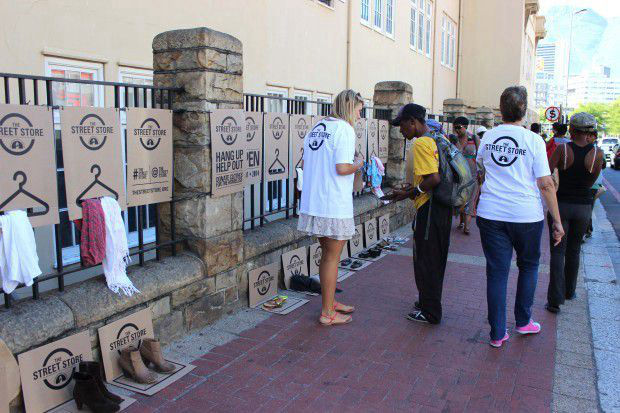 街头捐赠商店,保护受助人尊严--置顶表情